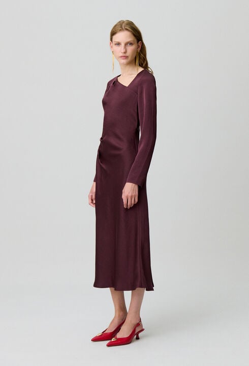 Robe longue satinée asymétrique