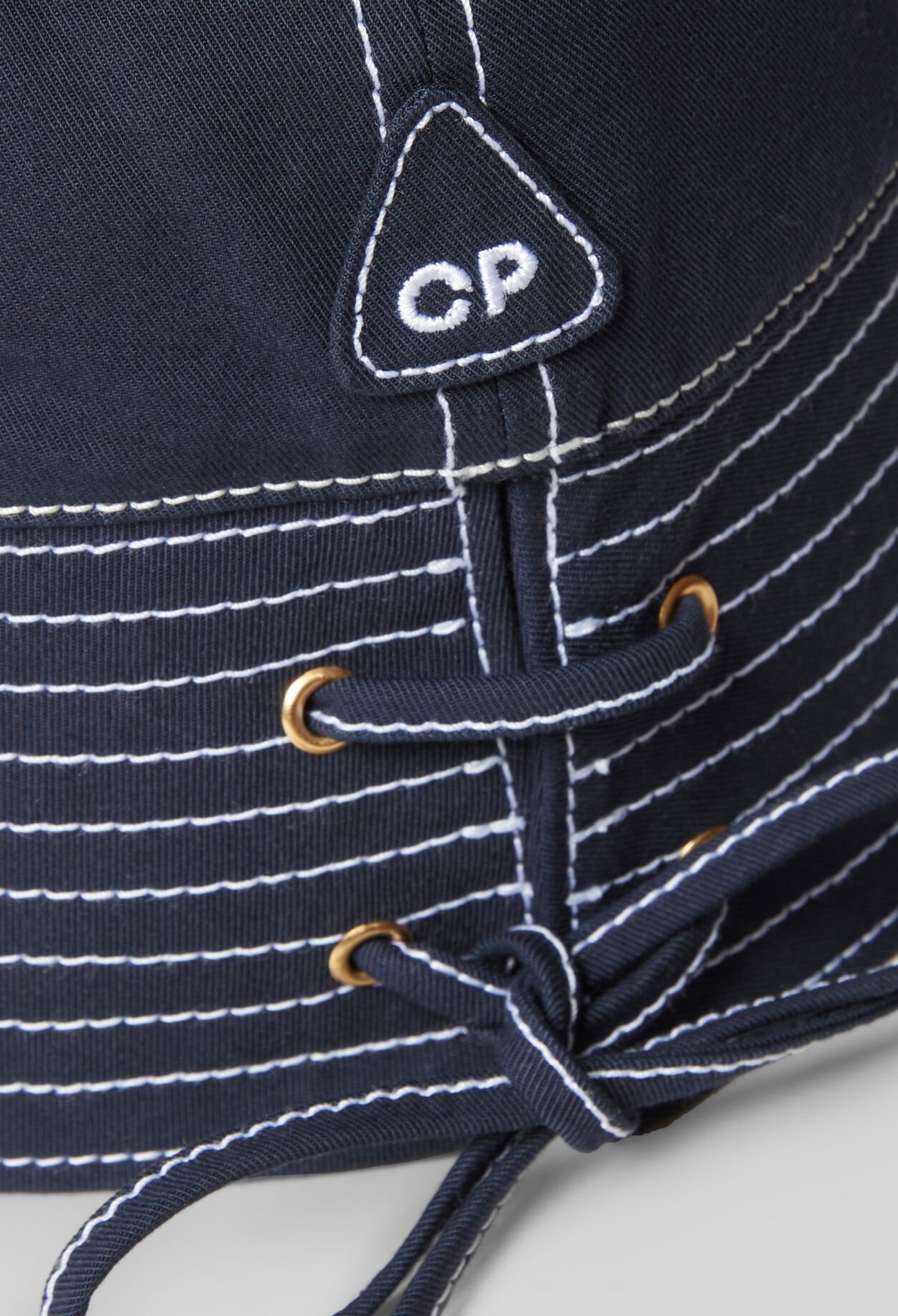 Bob contrast stitching