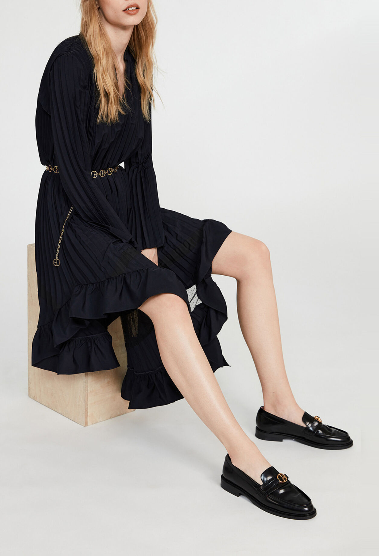 Robe plissée à volant