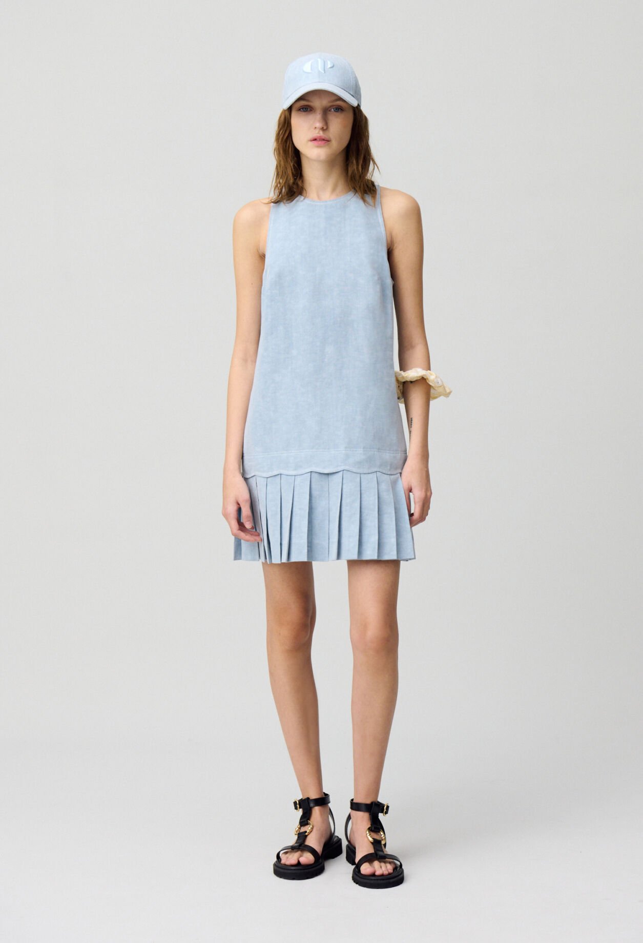 Sleeveless short dress