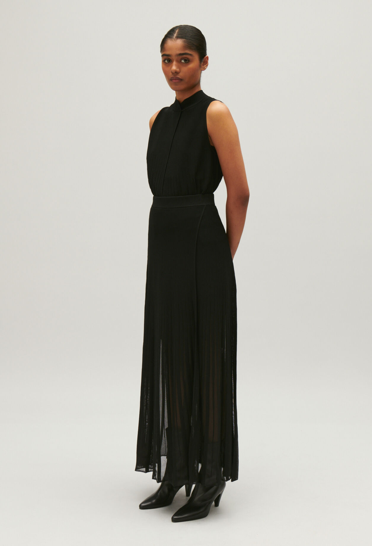 Sleeveless, floaty top