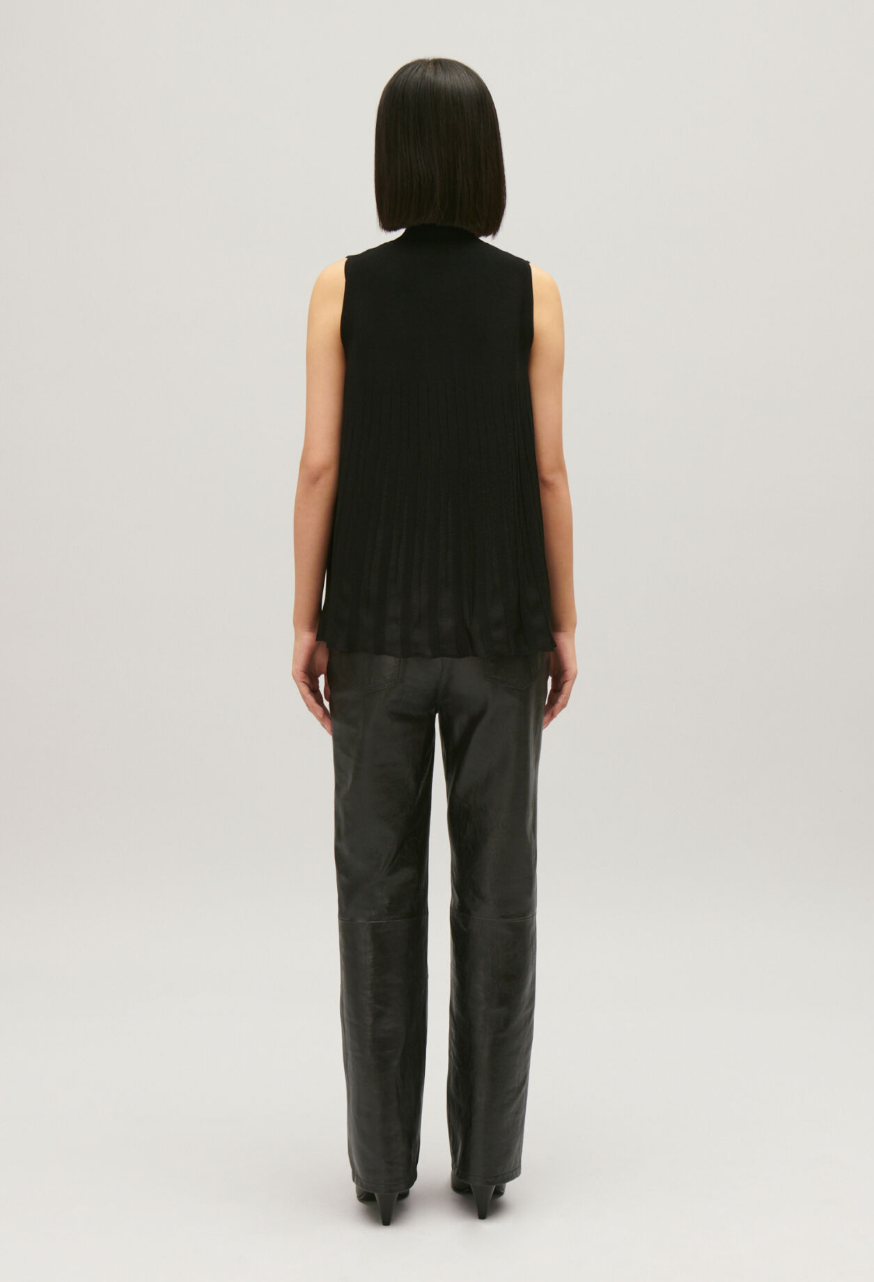 Sleeveless, floaty top