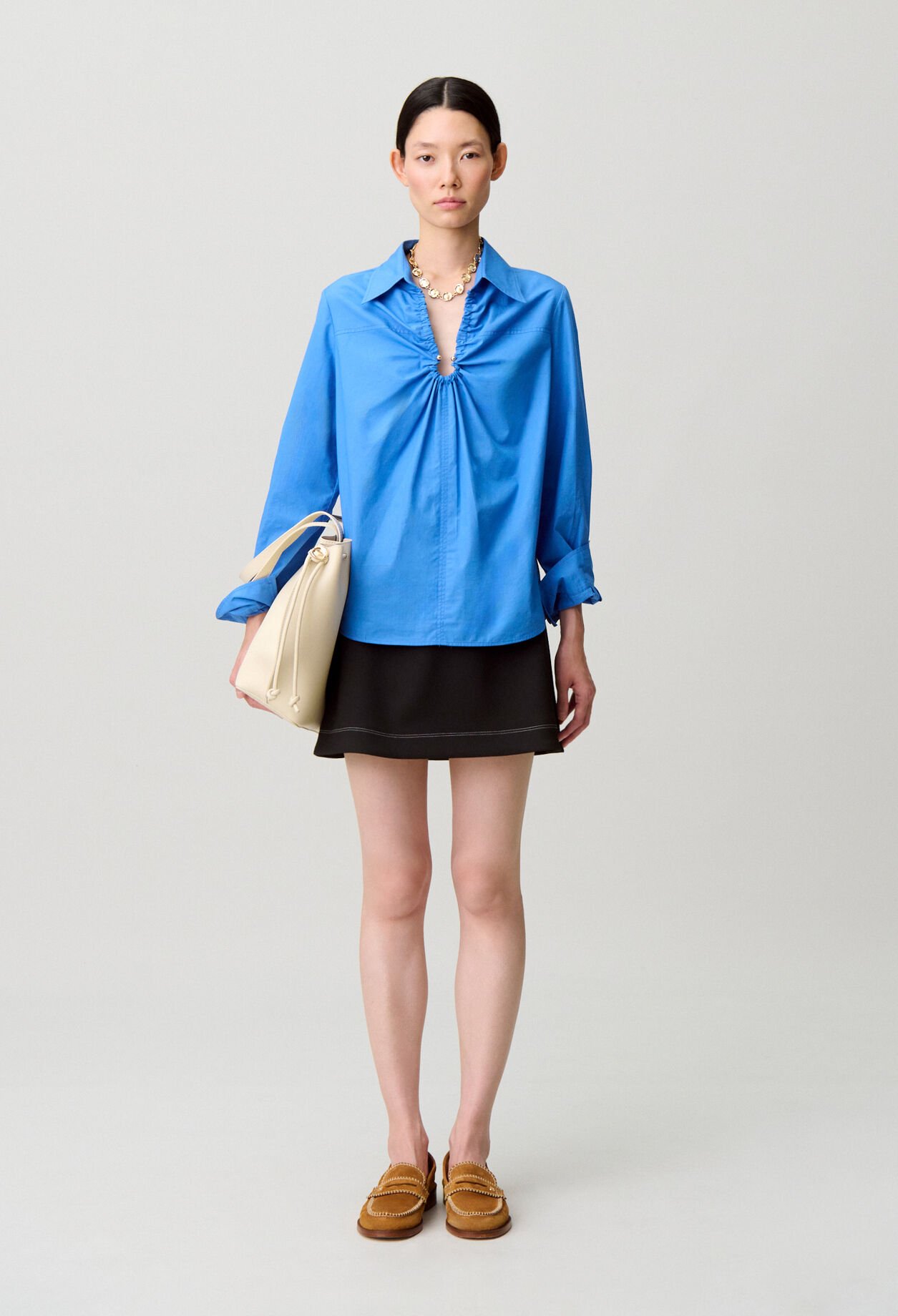 Blouse large d&eacute;collet&eacute;