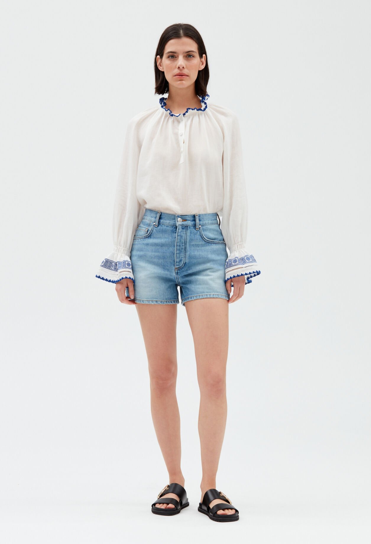 Blouse brodée écrue