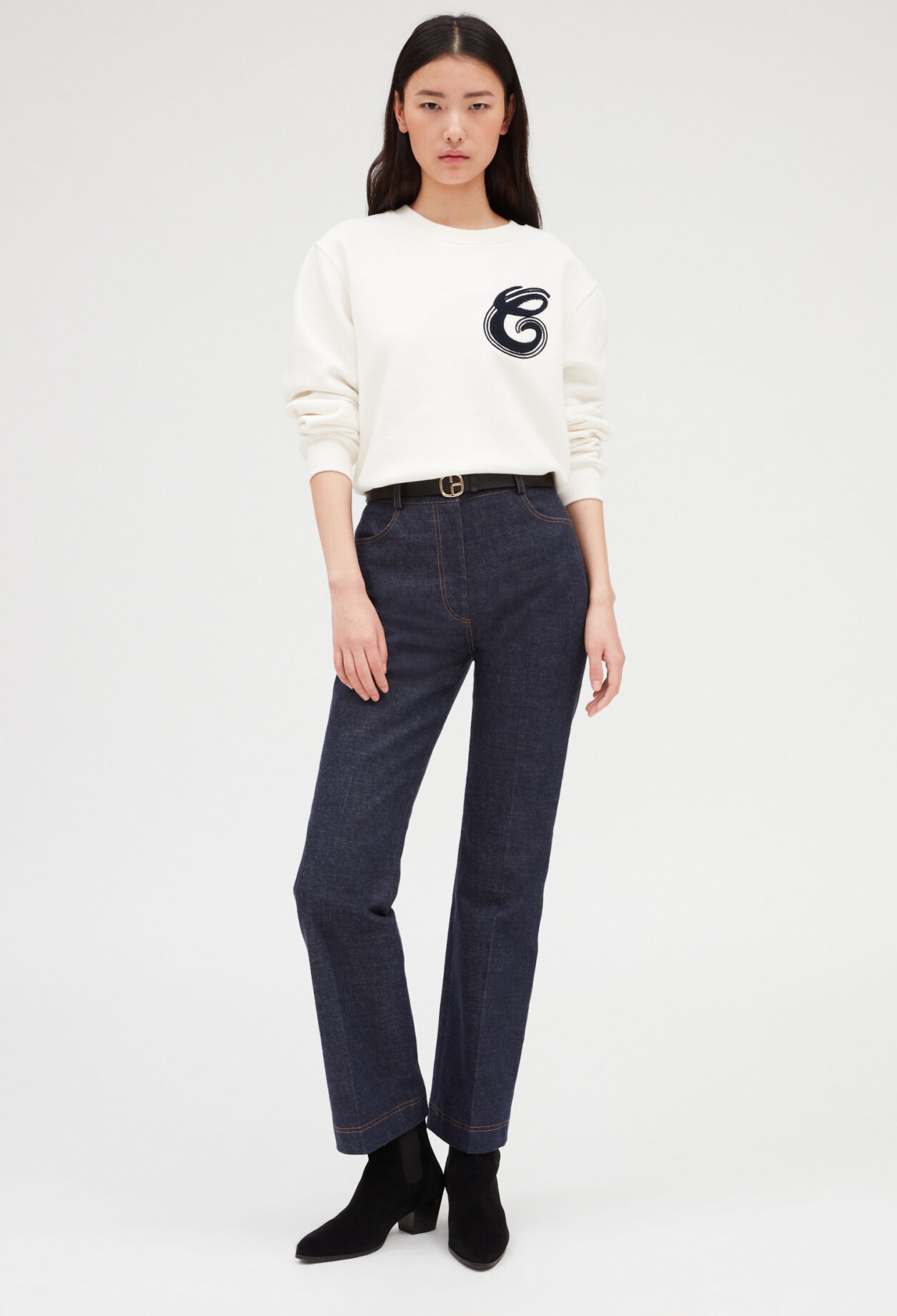 Sweatshirt ecru with C patch