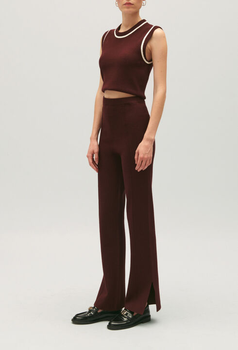Straight cut trousers slits