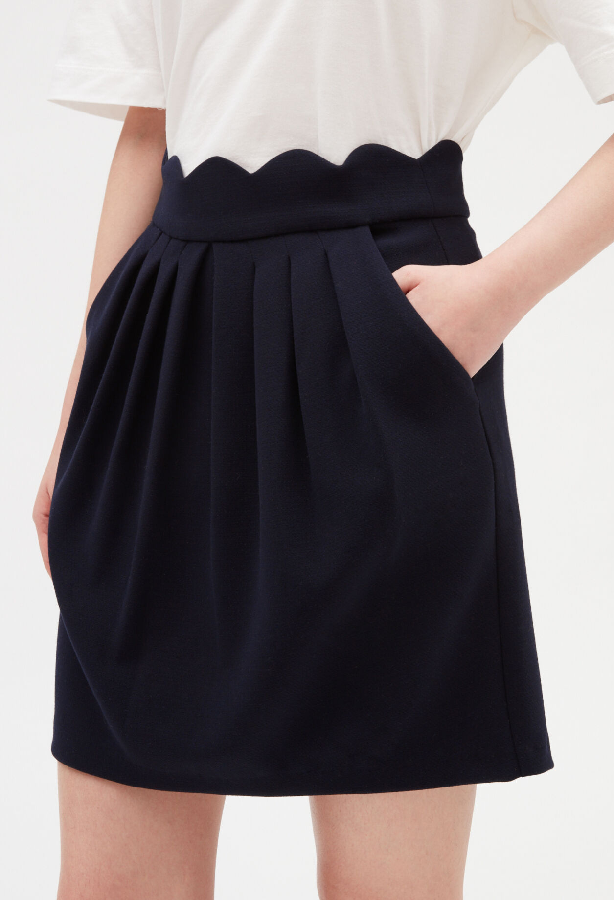 Short skirt with shell details