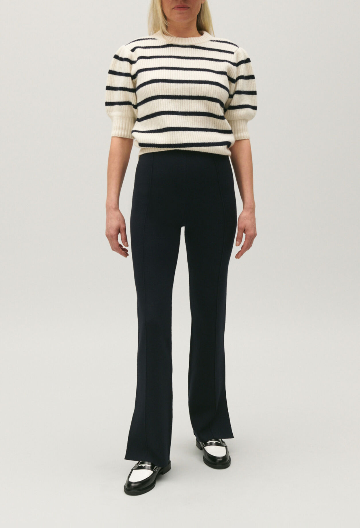 Straight cut trousers slits