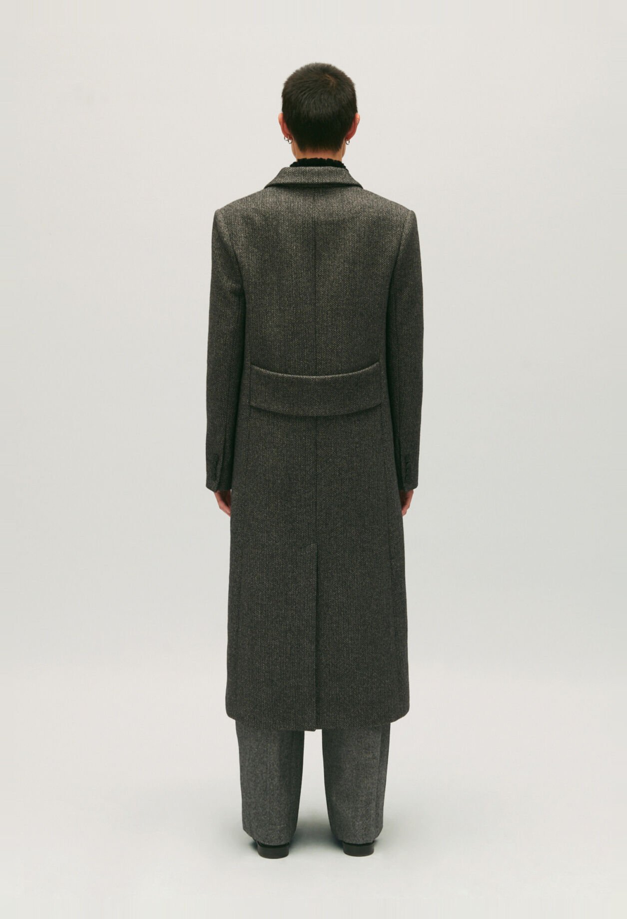 Two-tone mid-length straight coat