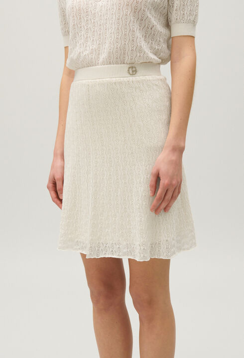 Flowing ecru fine-knit skirt