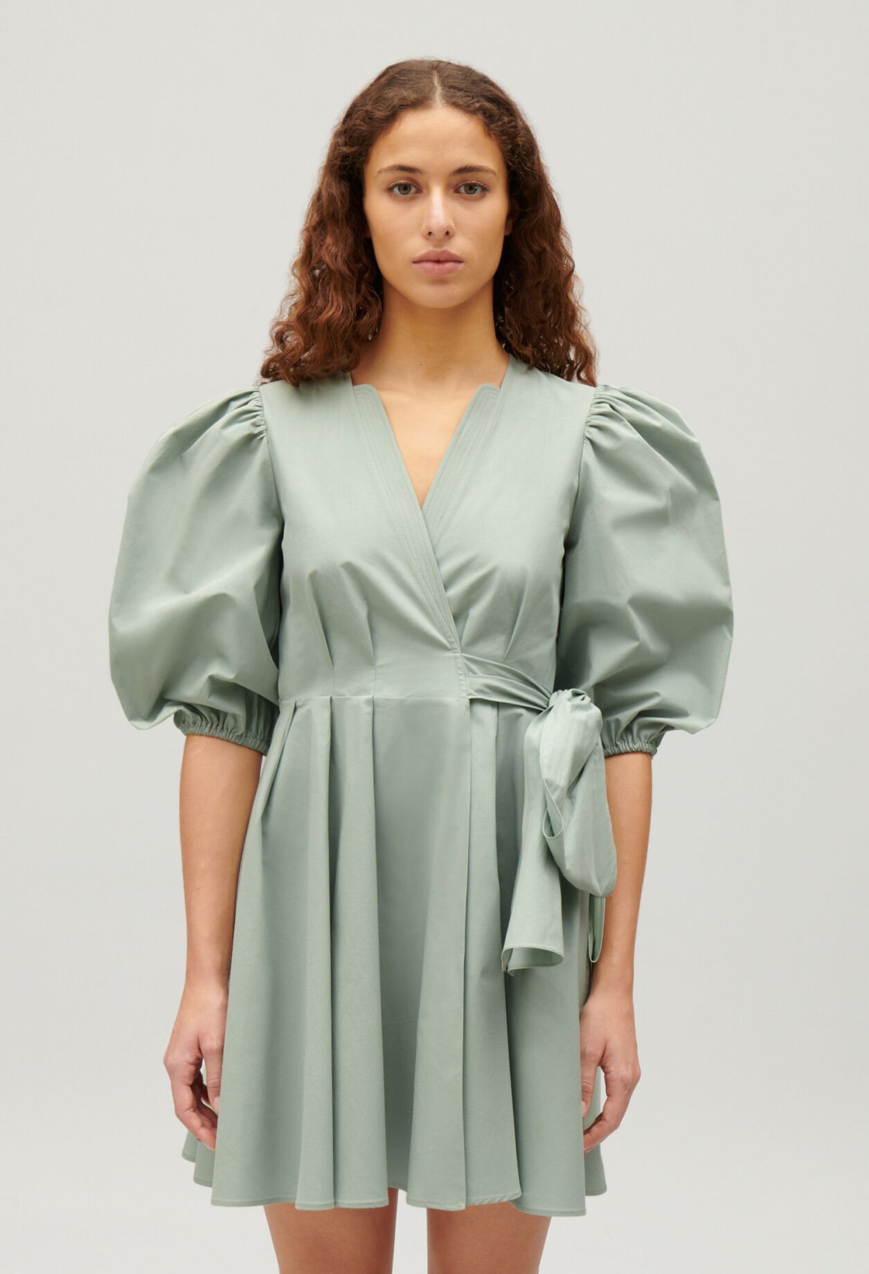 Robe courte cache-cœur