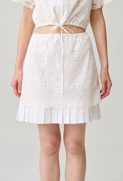 Short lace skirt