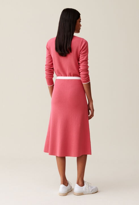 Mid-length knit skirt