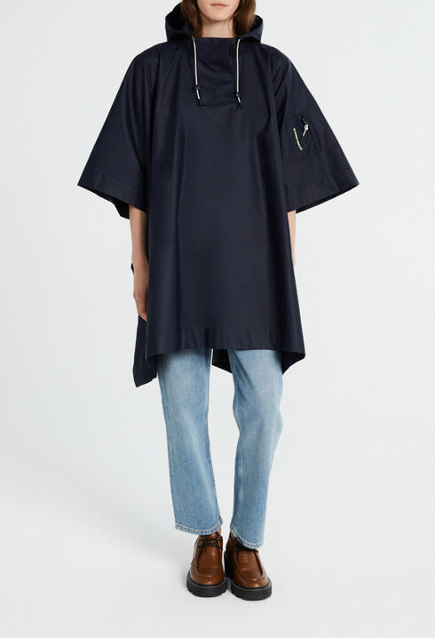 Loose-fitting poncho