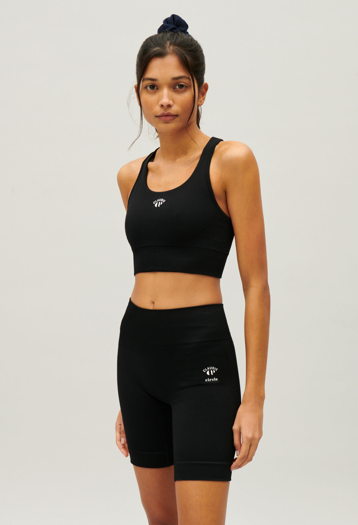 Cycliste de sport noir Claudie x Circle