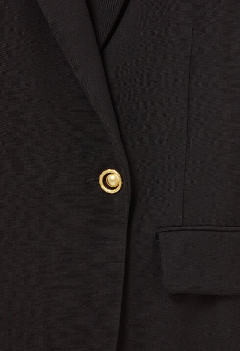 Buttoned blazer