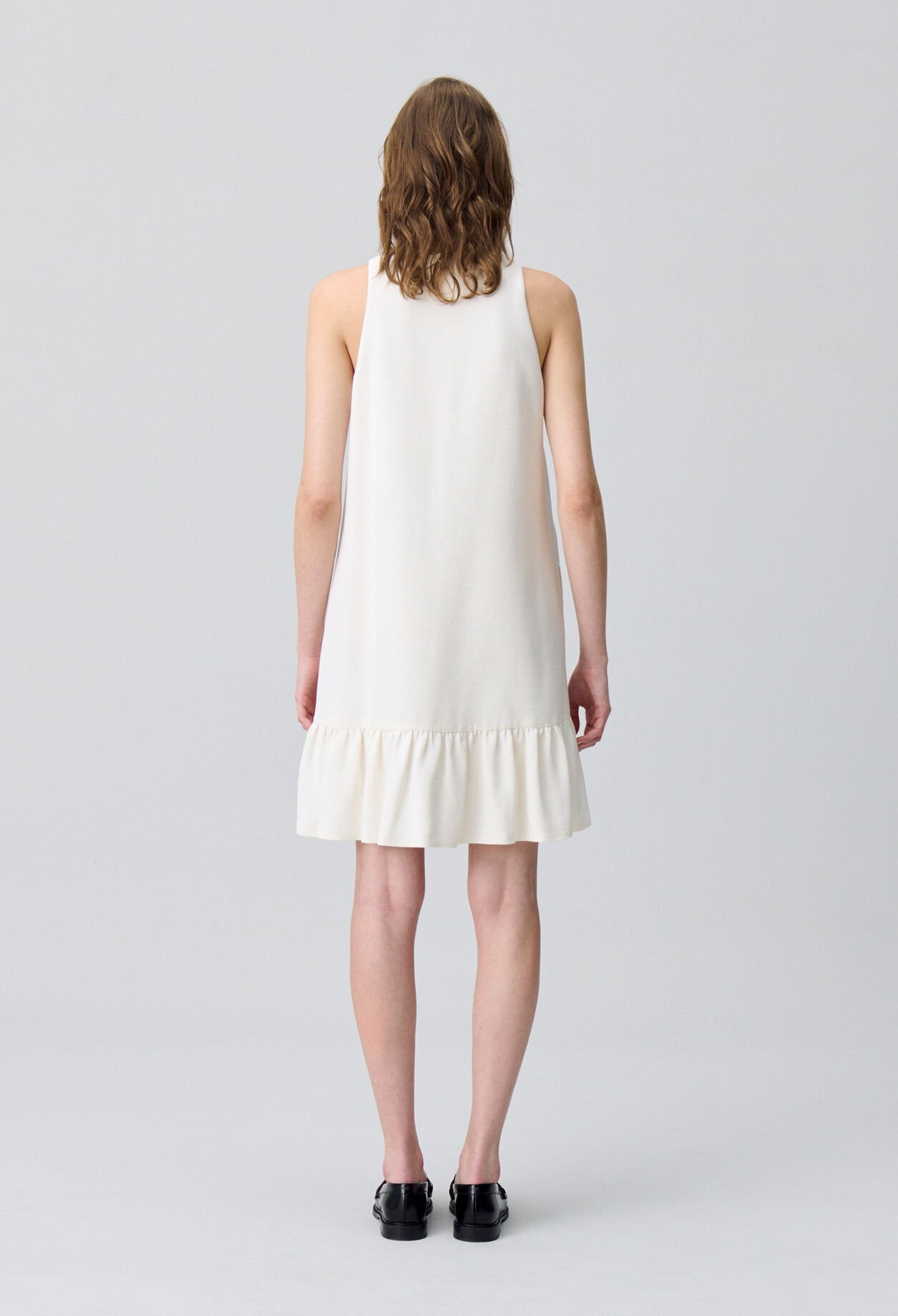Robe courte sans manches