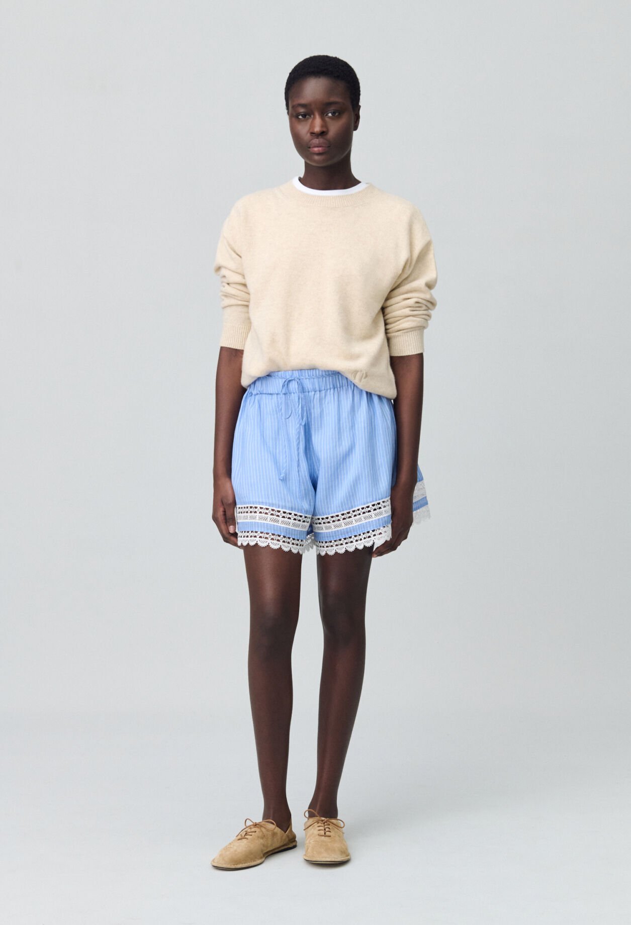 Short rayé dentelle