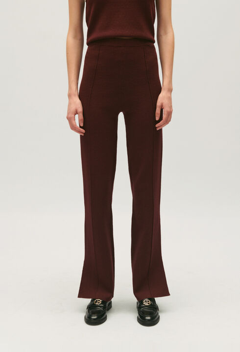 Straight cut trousers slits