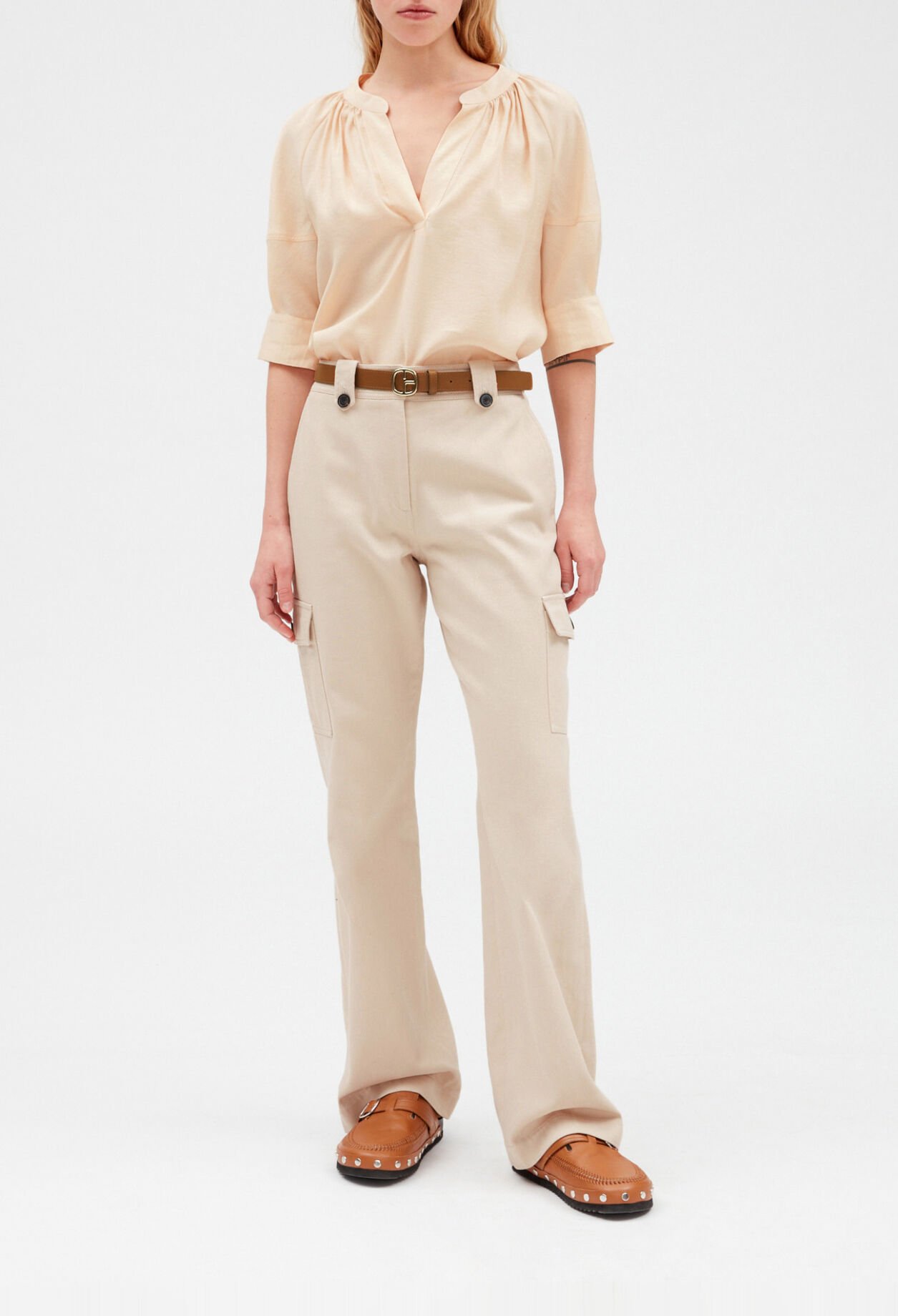 Short-sleeved blouse