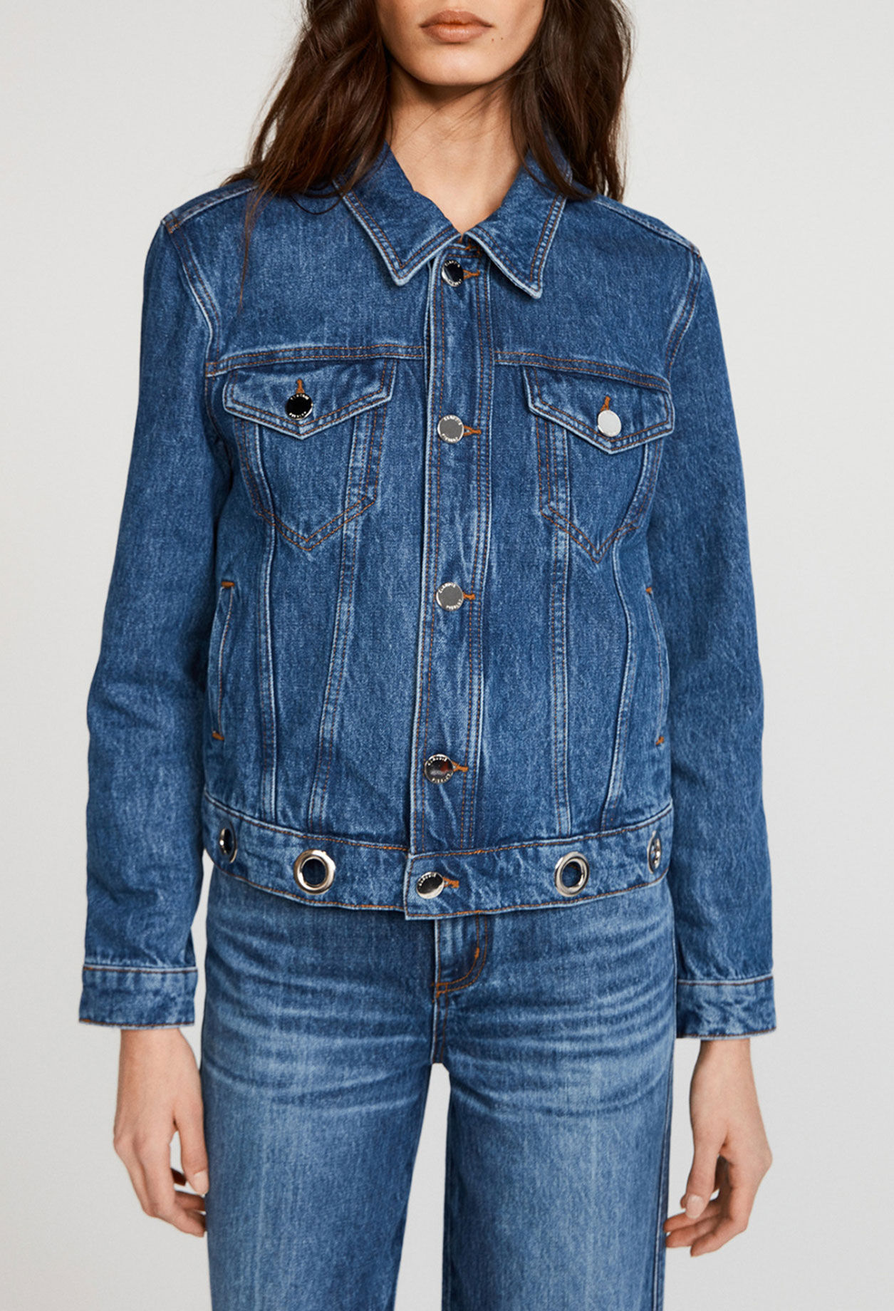 Blouson en jean économe en eau