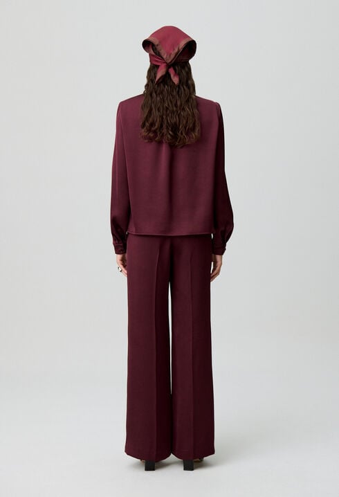 Flowy blouse with lavallière collar