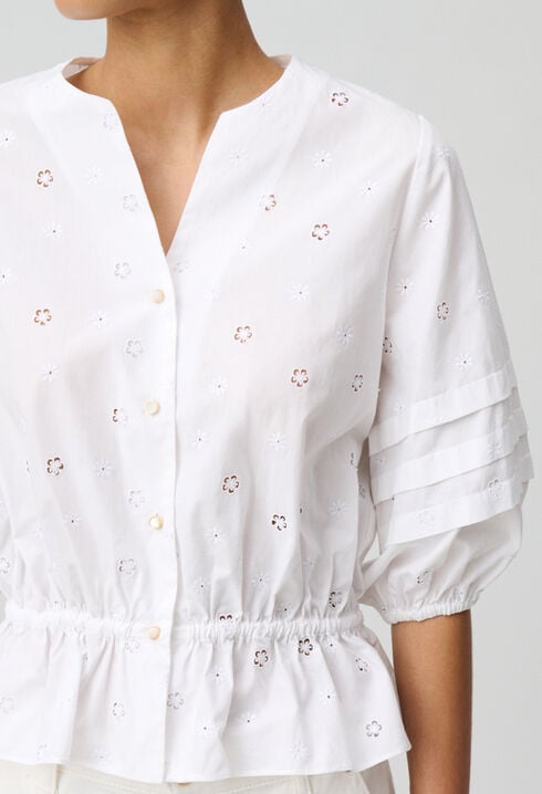 Chemise élastiquée brodée