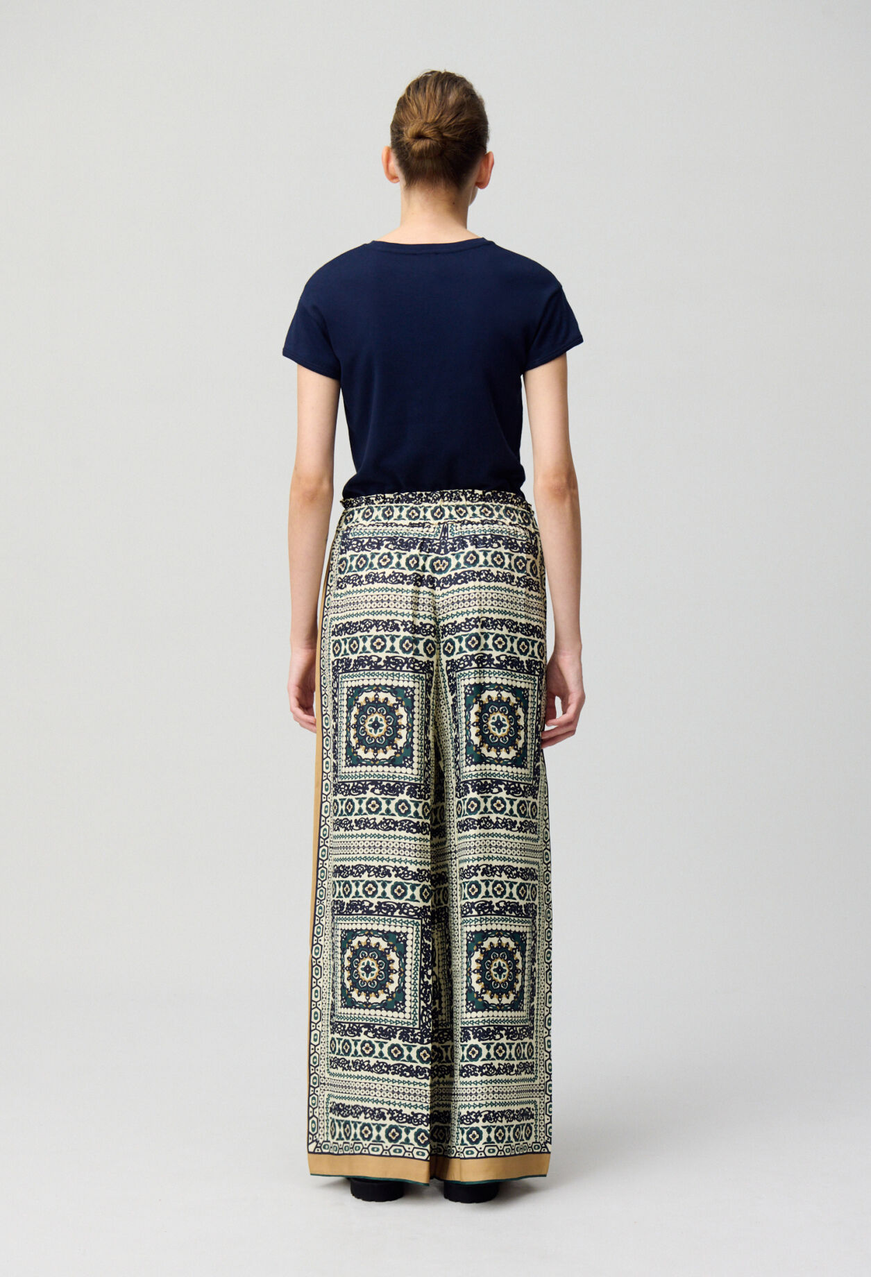 Flowing wide-leg print trousers