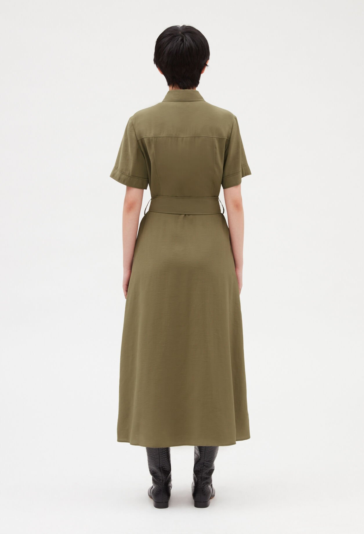 Robe midi fluide manches courtes 