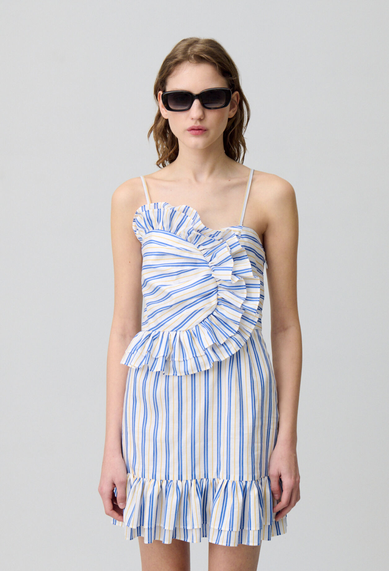 Robe courte volantée