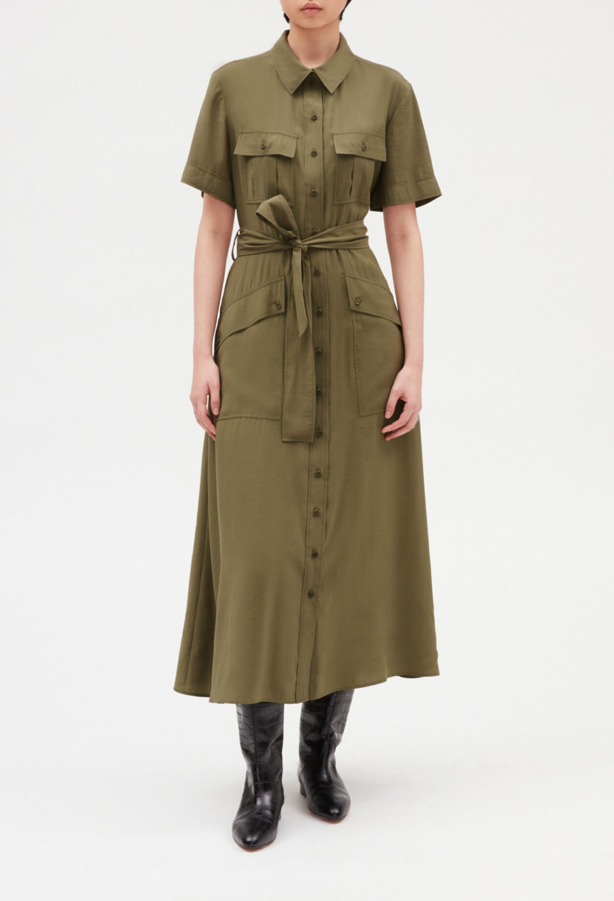 Robe midi fluide manches courtes 