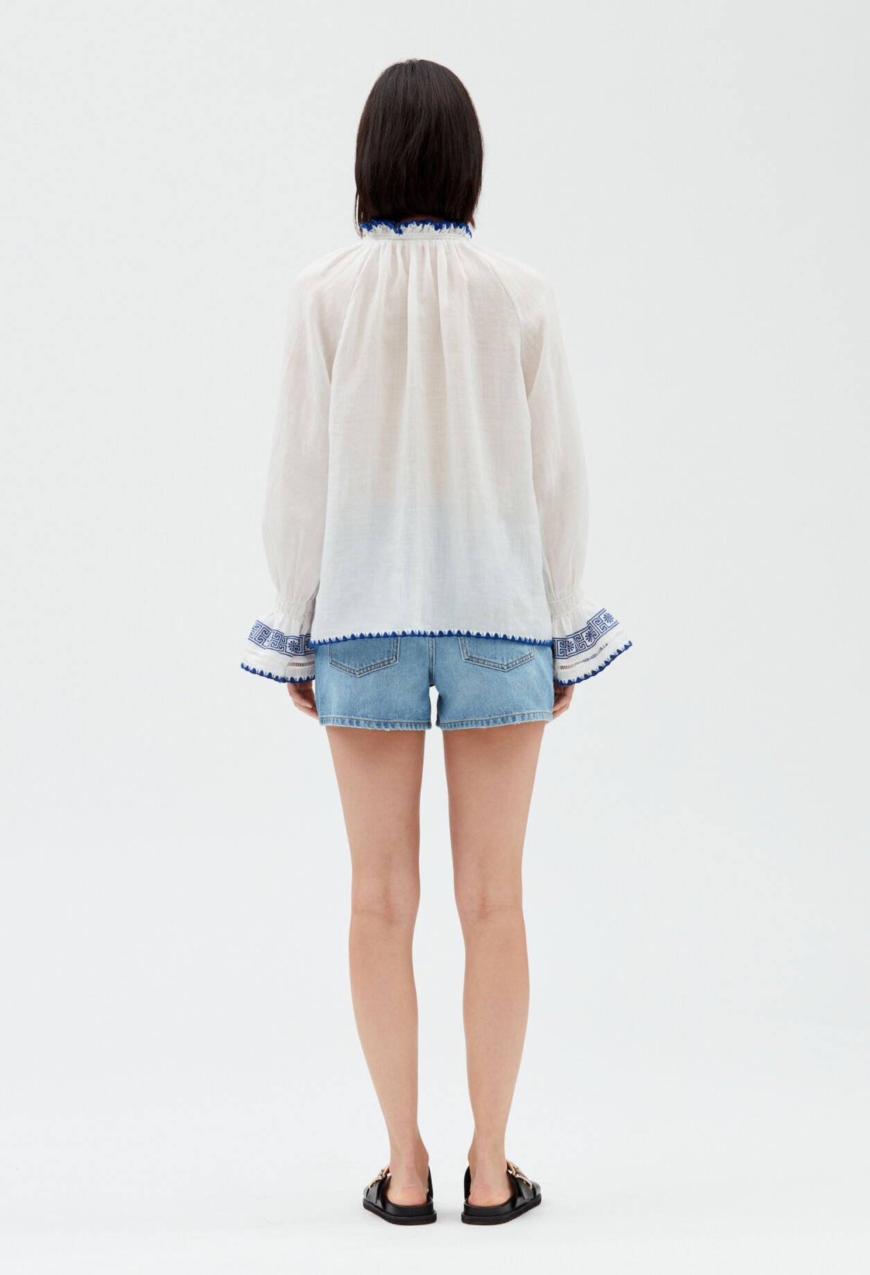 Blouse brodée écrue