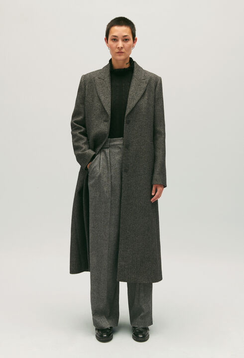 Two-tone mid-length straight coat