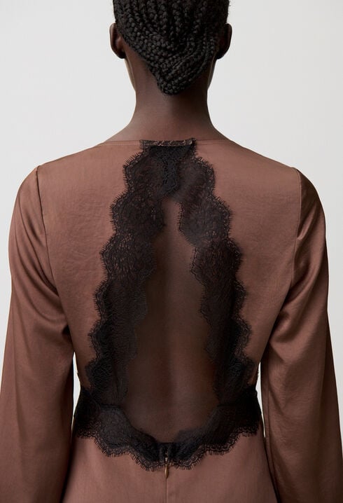 Robe courte fluide satinée