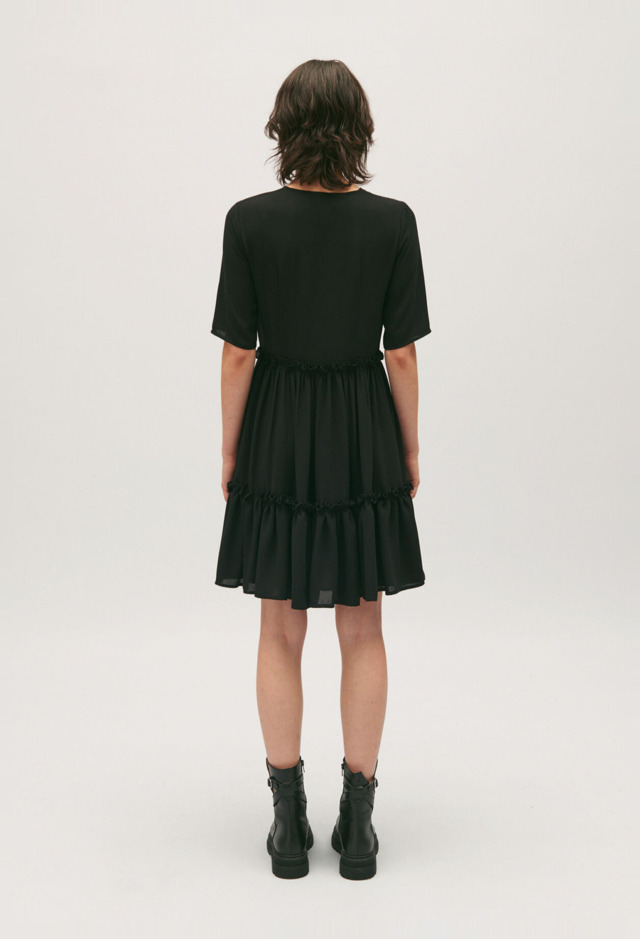 Robe courte volants noire