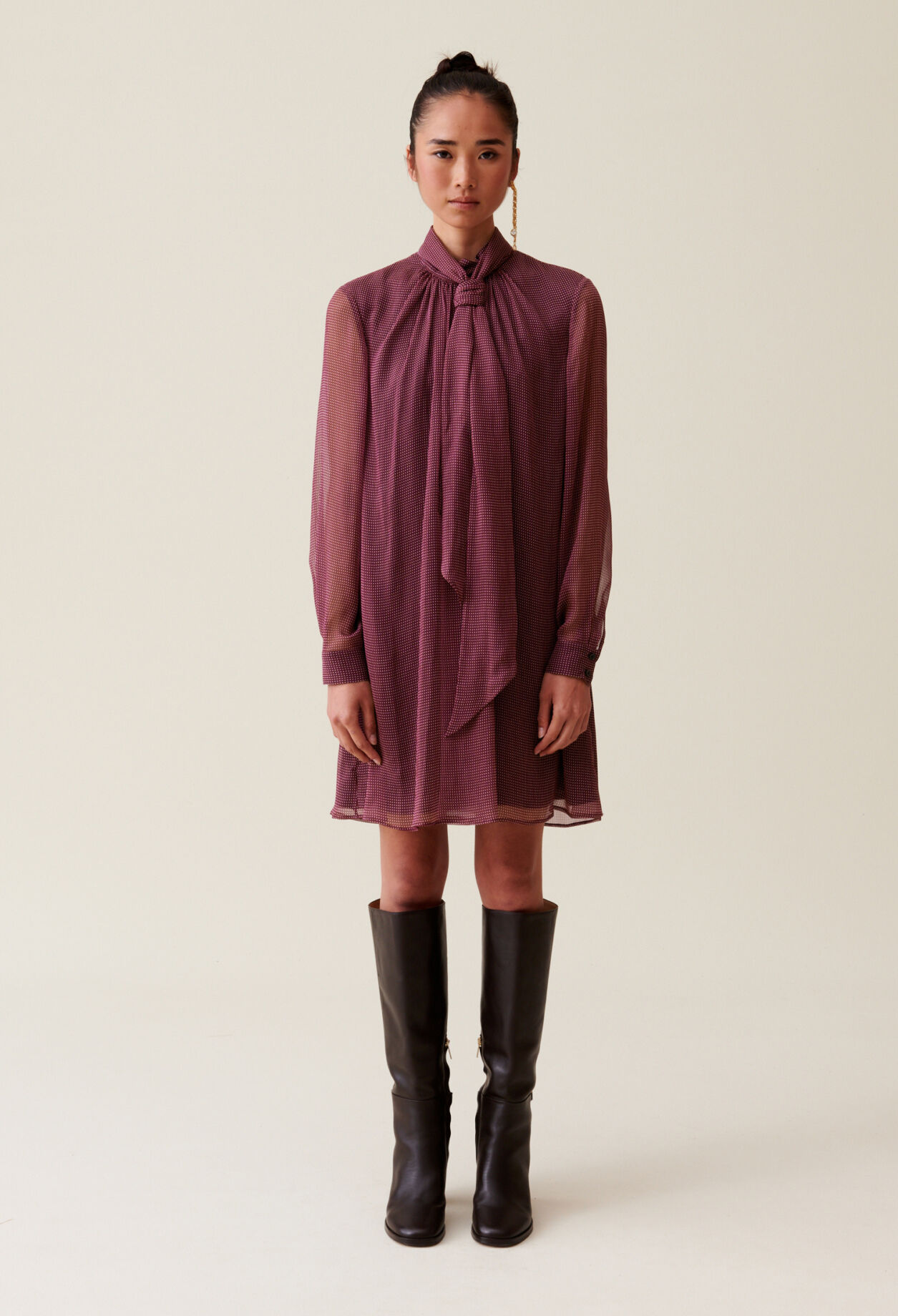 Robe fluide col lavallière