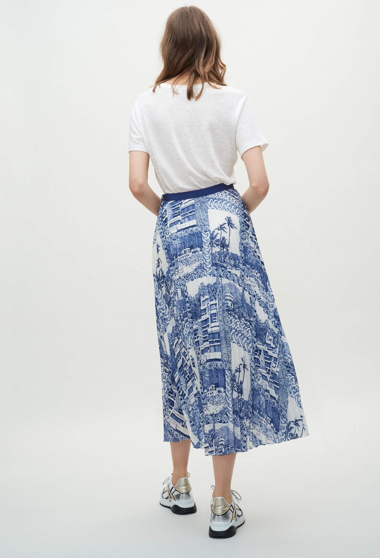 Long pleated skirt