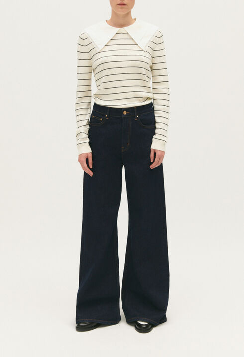 Jumper with removable collar