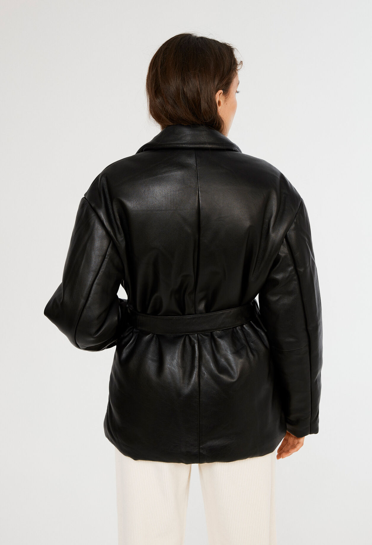 Short leather jacket