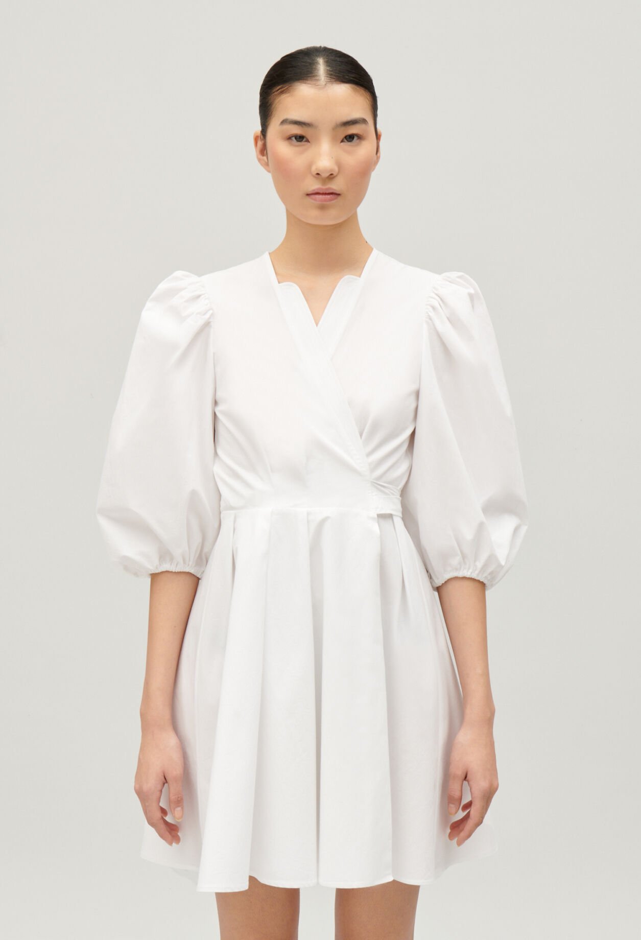 Robe courte cache-cœur