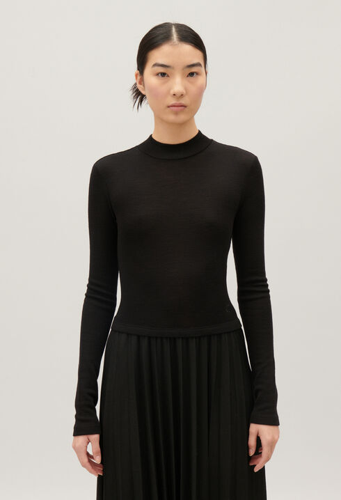 Twist black pleated knitted dress