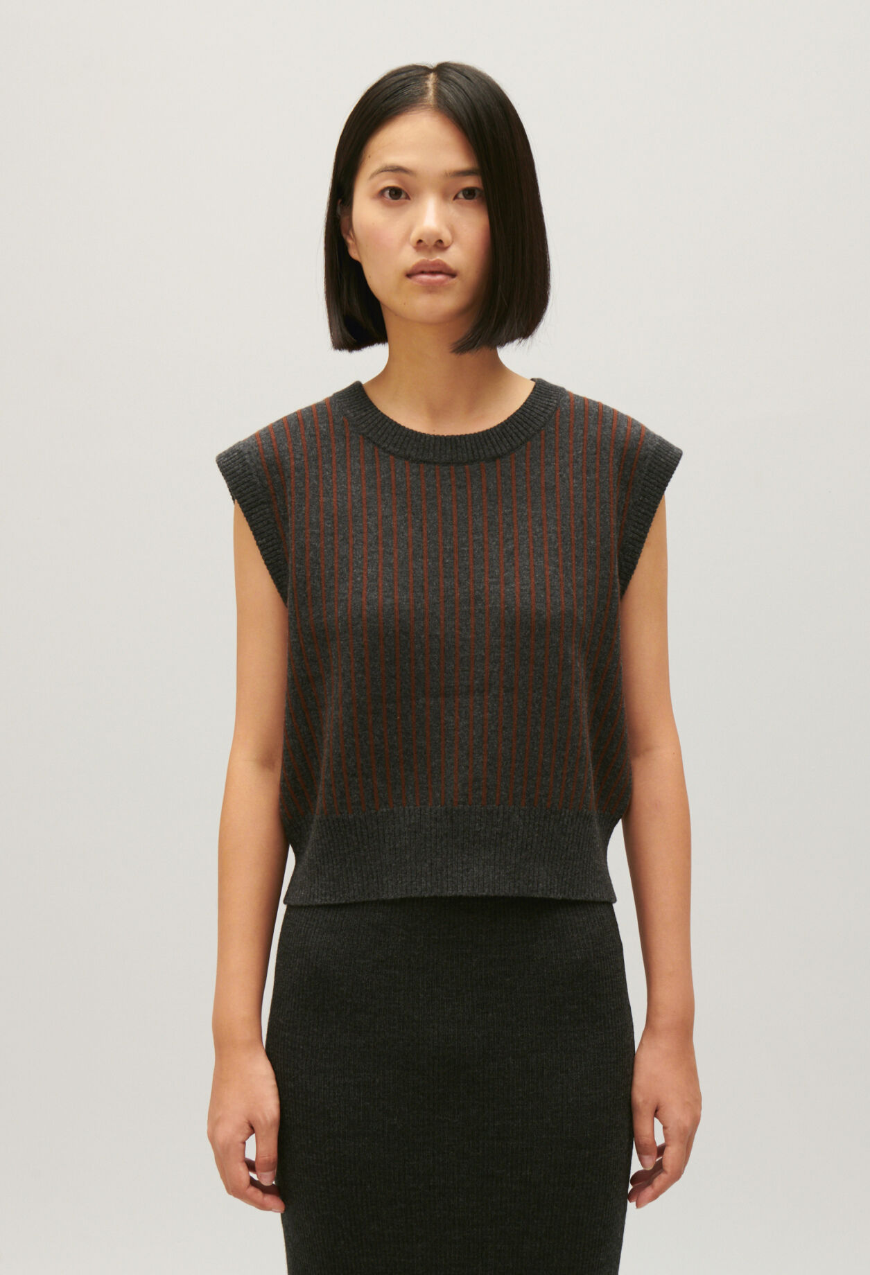 Sleeveless stripy knit jumper