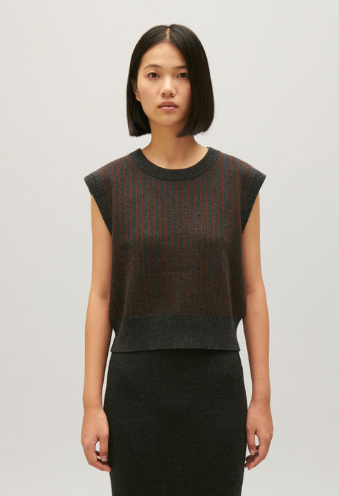 Sleeveless stripy knit jumper
