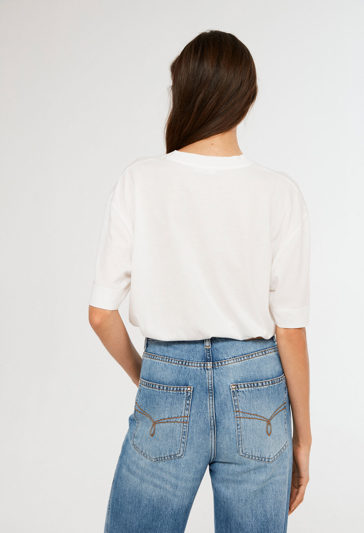White straight-cut T-shirt