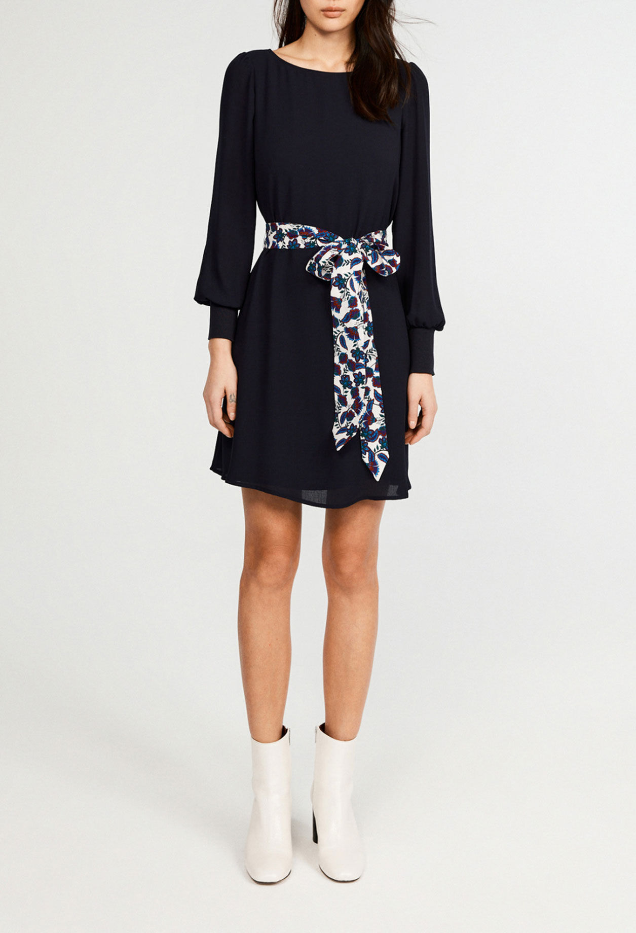 Robe droite ceinturée