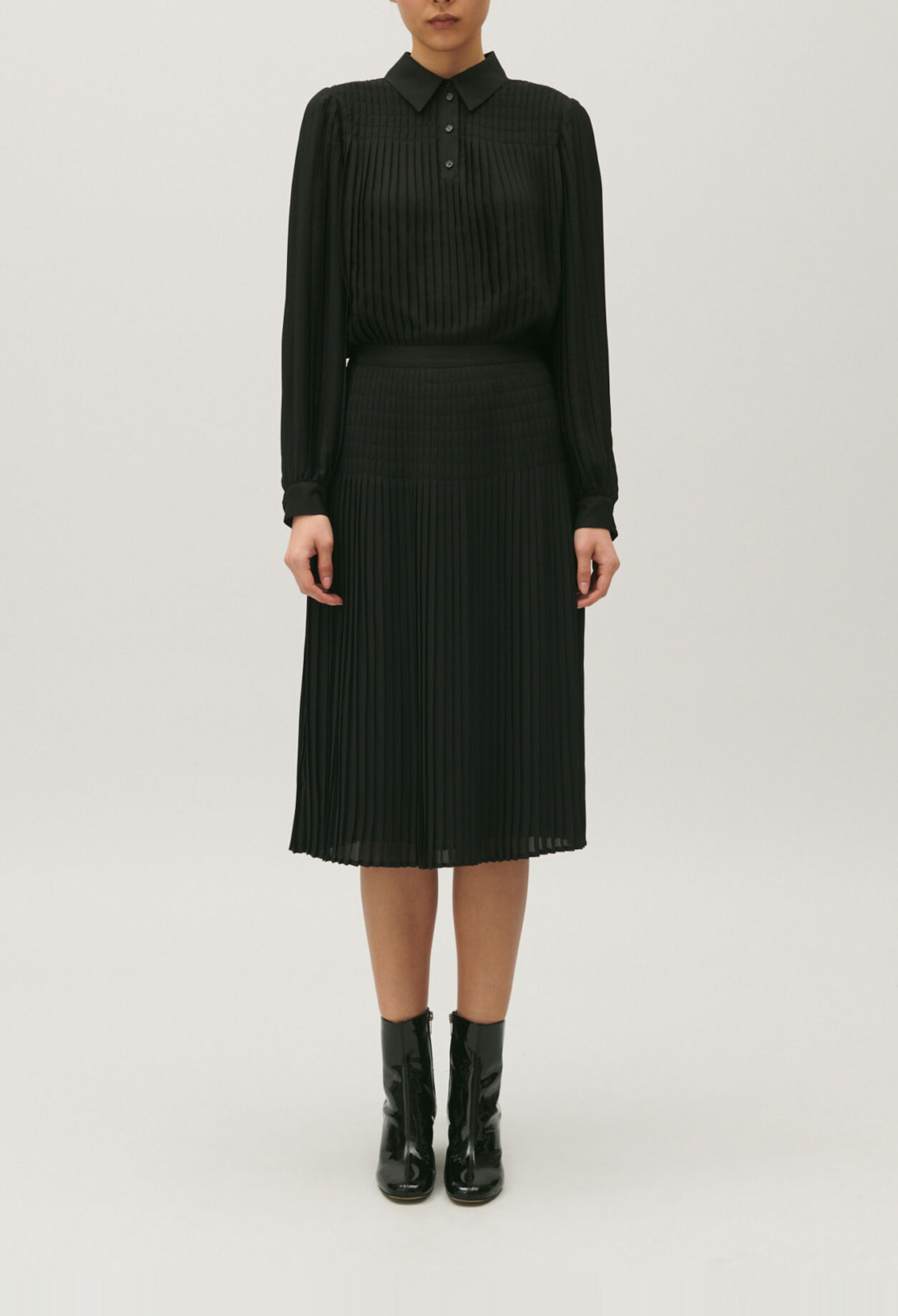 Black pleated mid-length skirt