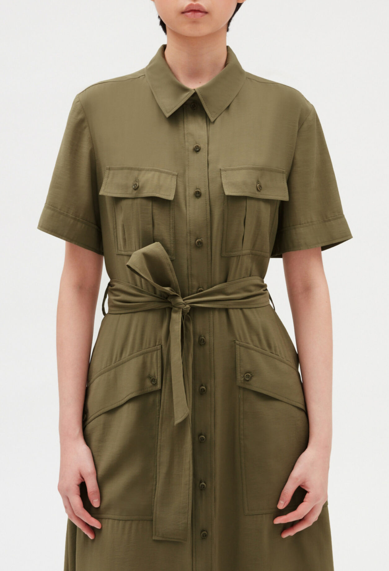 Robe midi fluide manches courtes 