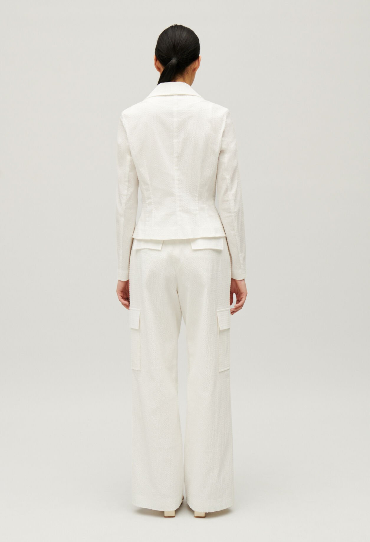 White slim-fit suit jacket
