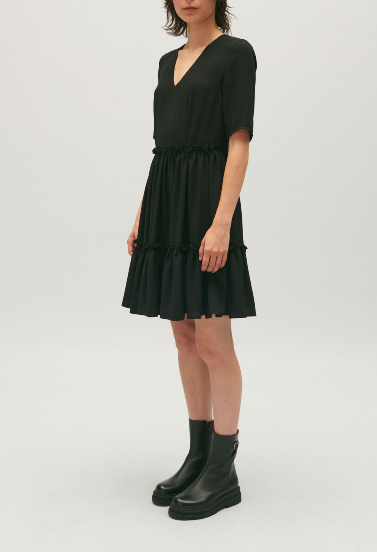 Robe courte volants noire