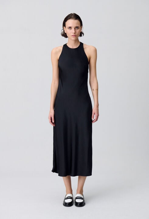 Robe longue satinée dos nu